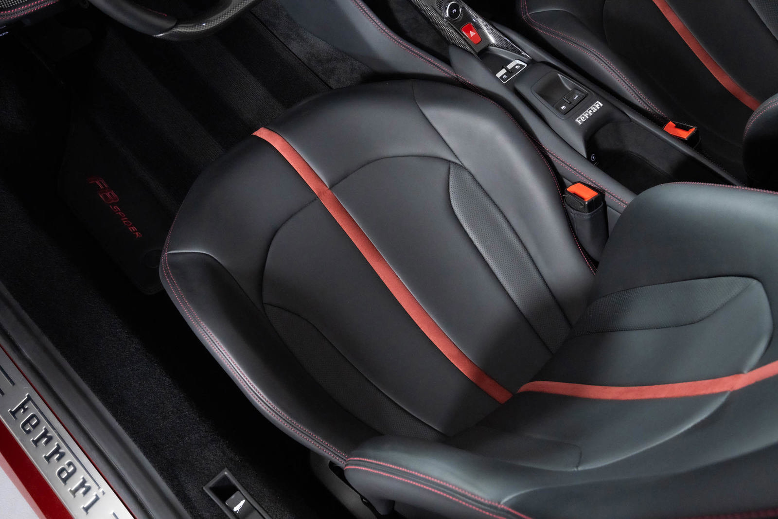 Used 2023 Ferrari F8 Spider image 44