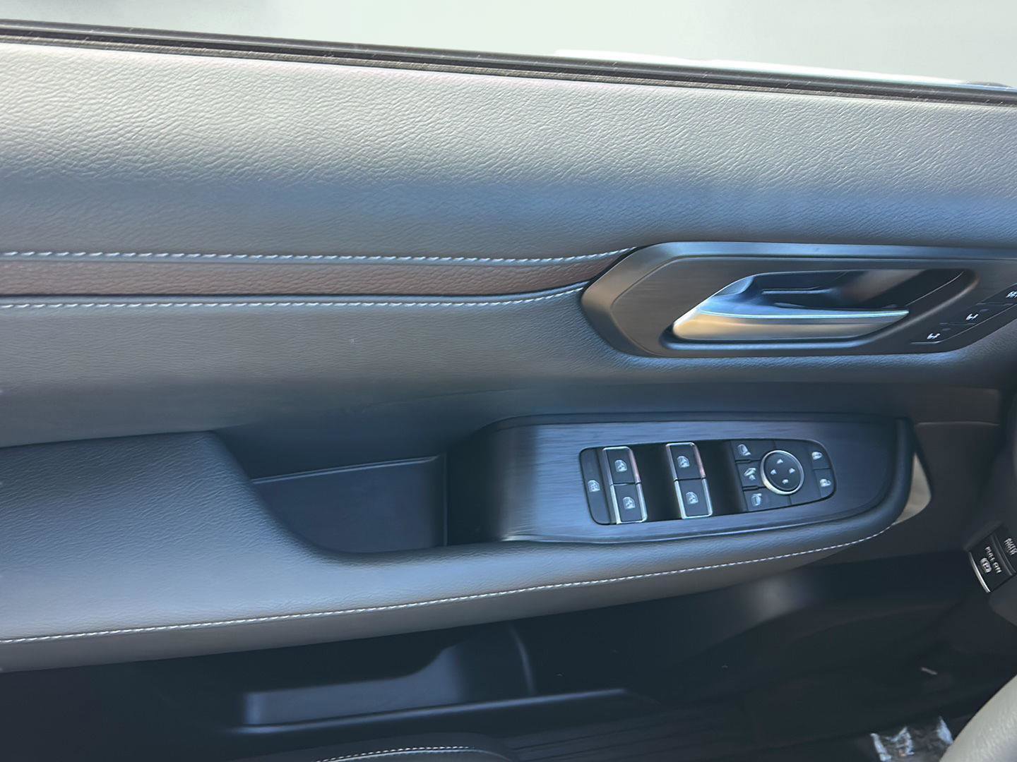 Used 2025 Nissan Armada Platinum w/ Convenience Package image 16