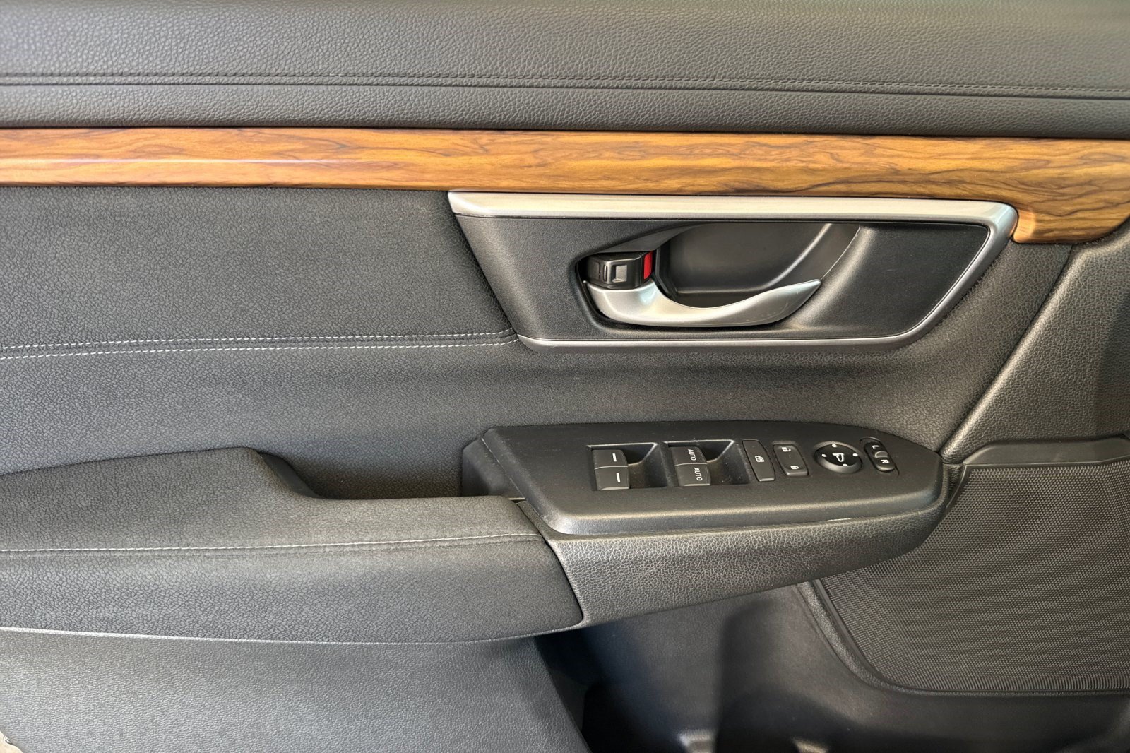 Used 2018 Honda CR-V EX image 12