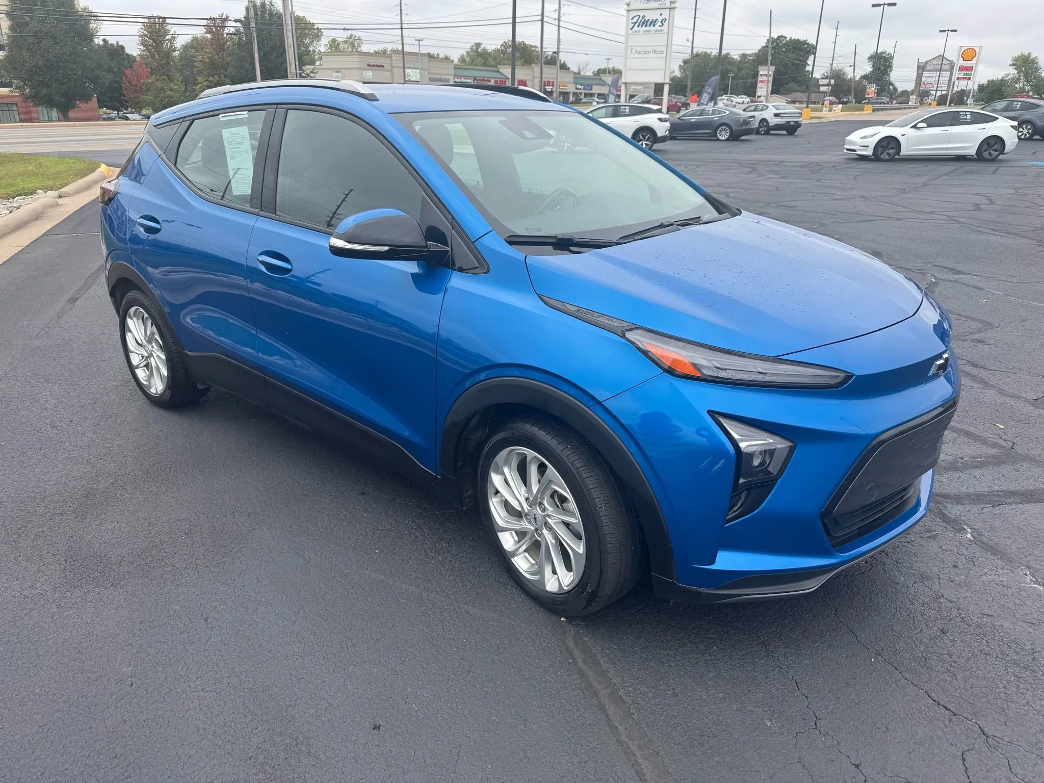 Used 2022 Chevrolet Bolt EUV LT w/ Comfort Package image 4