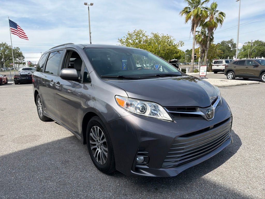 Used 2018 Toyota Sienna XLE w/ XLE Navigation Package FWD image 9