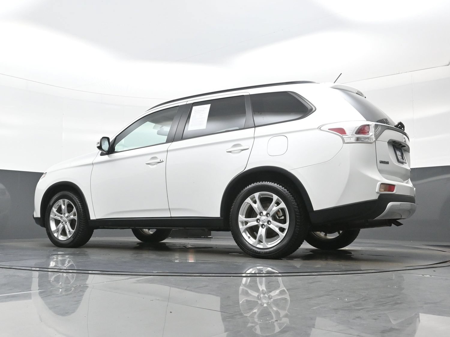 Used 2015 Mitsubishi Outlander SE AWD/4WD image 31