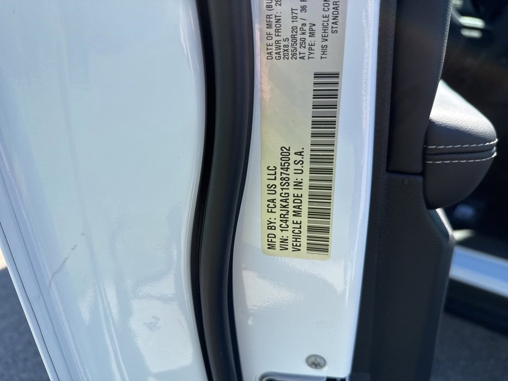 New 2025 Jeep Grand Cherokee L Altitude image 33