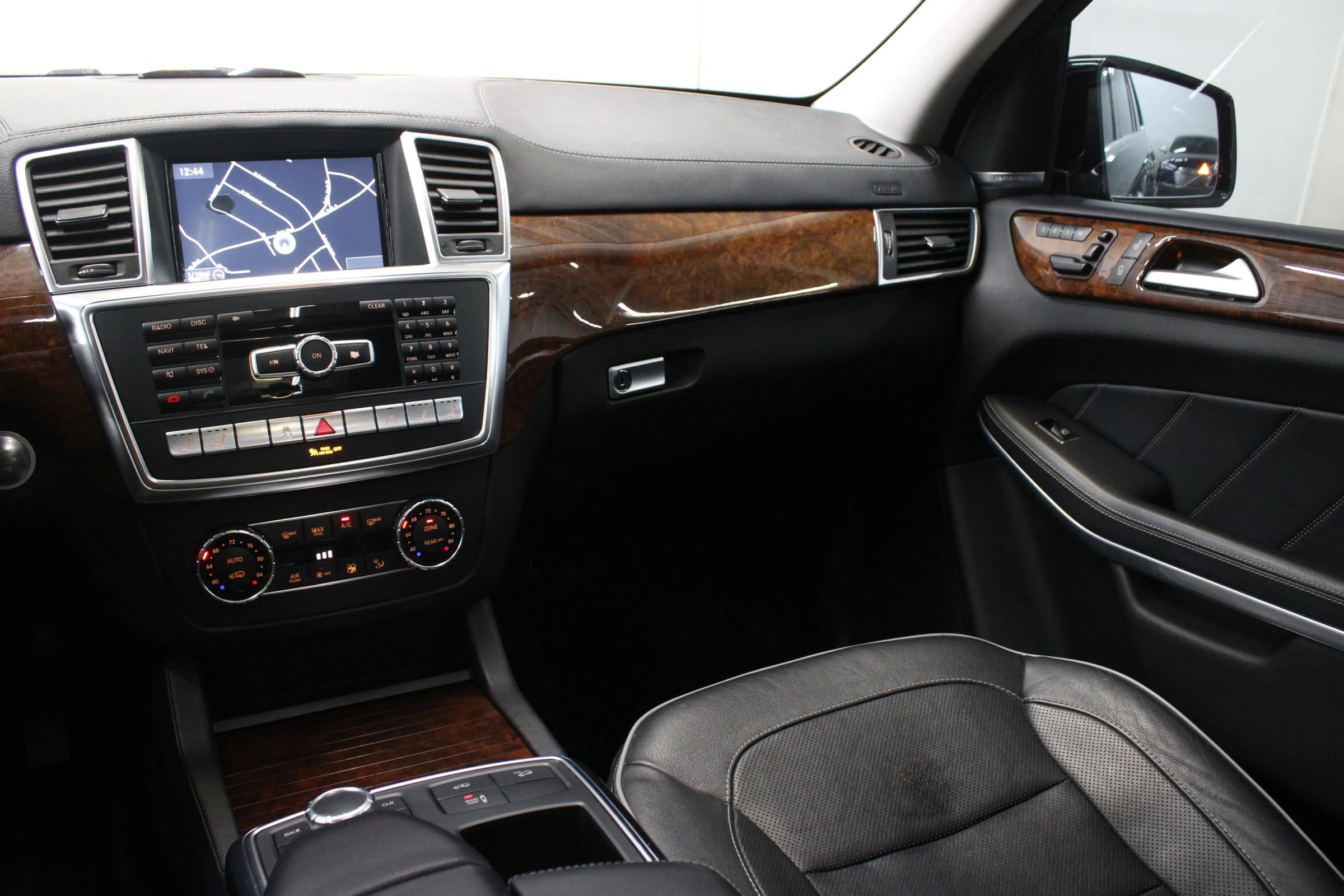 Used 2014 Mercedes-Benz GL 550 4MATIC image 18