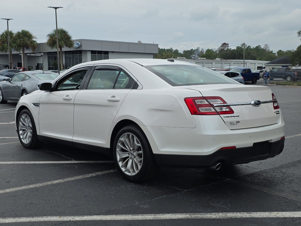 Certified 2019 Ford Taurus Limited FWD image 10