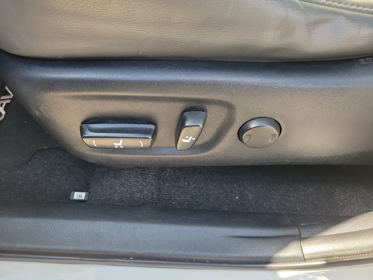 Used 2014 Toyota RAV4 Limited FWD image 17