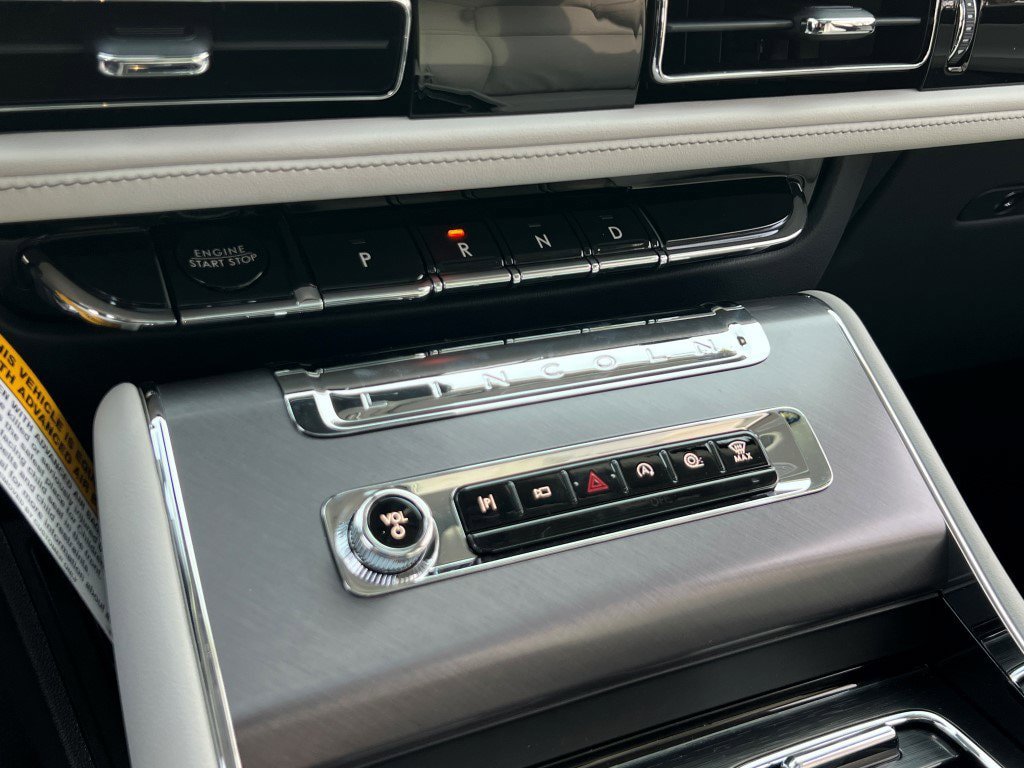 New 2026 Lincoln Aviator AWD w/ Jet Appearance Package image 20