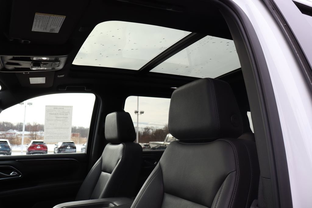 Used 2023 Chevrolet Suburban Z71 w/ Luxury Package image 32