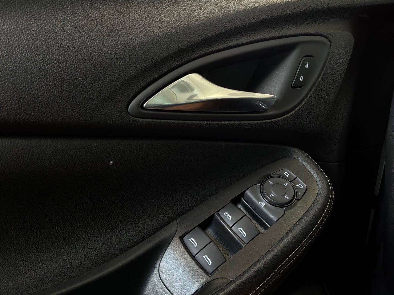 Used 2025 Buick Encore GX Preferred FWD image 19