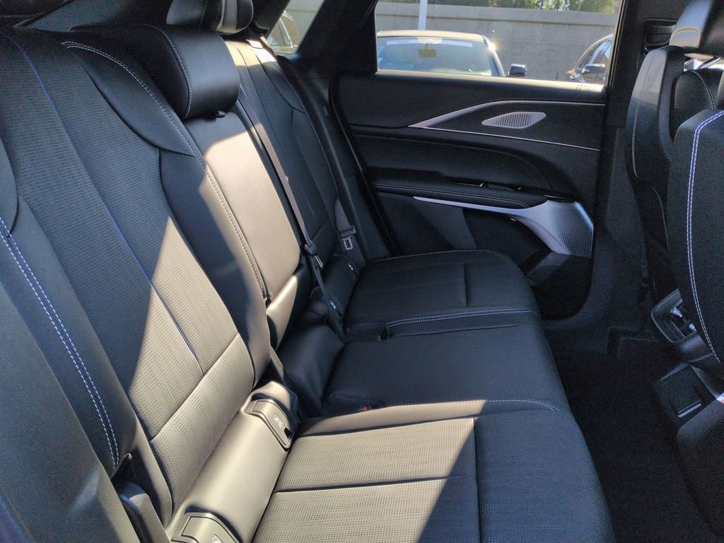 Used 2026 Cadillac Lyriq Premium Sport image 19