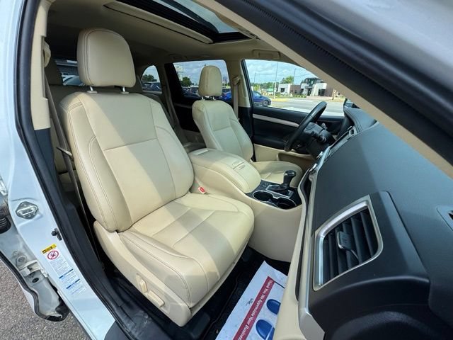 Used 2019 Toyota Highlander XLE AWD/4WD image 11
