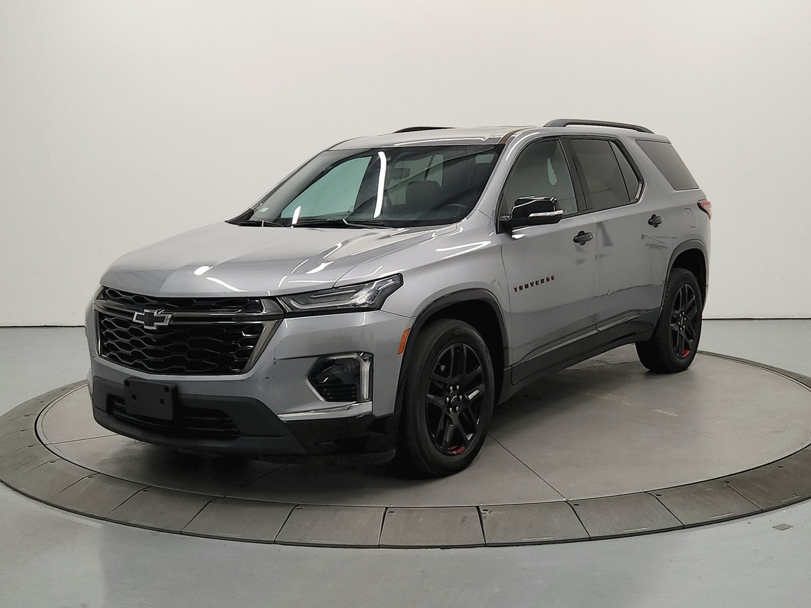 Used 2023 Chevrolet Traverse Premier w/ Redline Edition FWD image 4