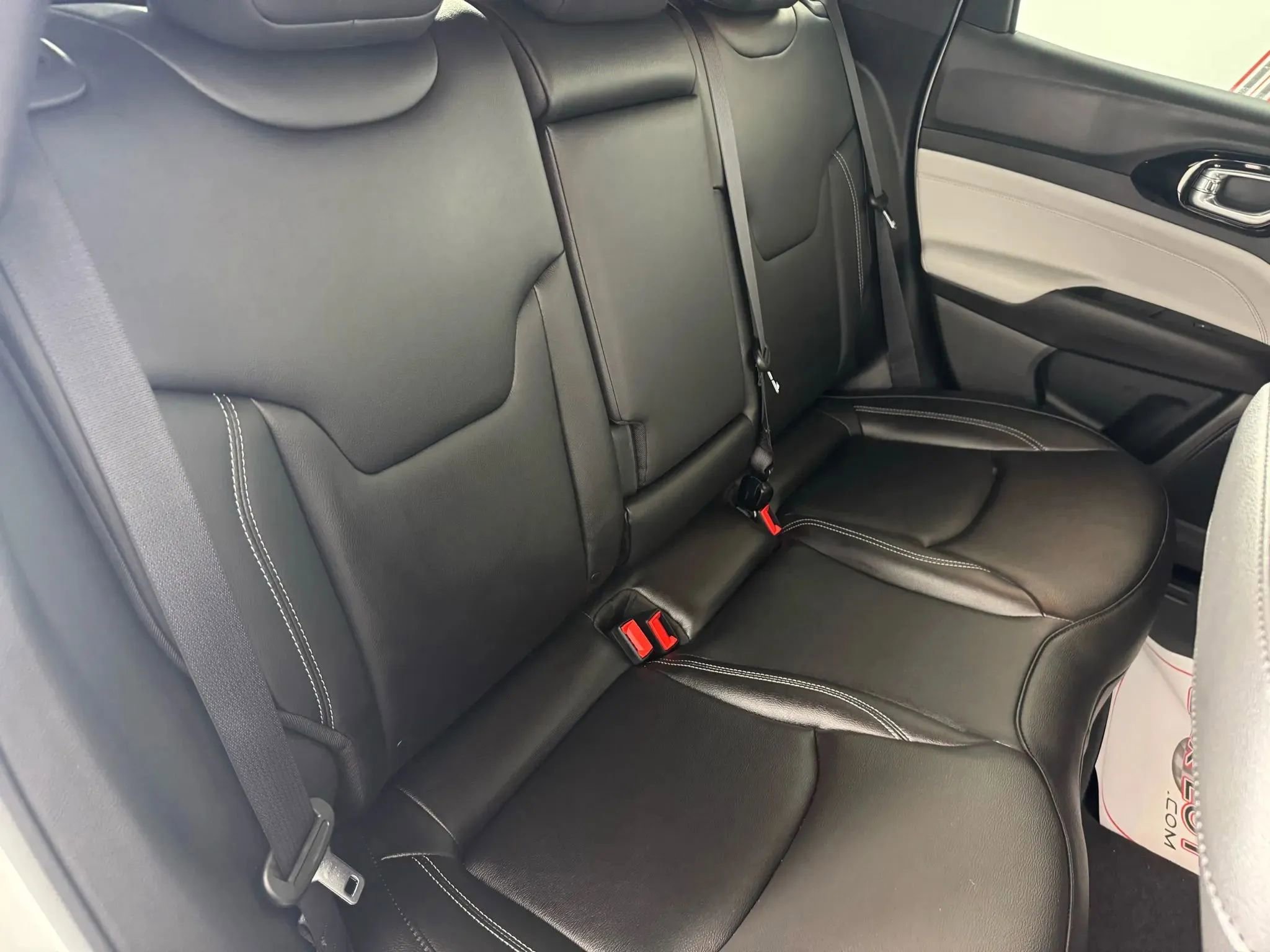 Used 2025 Jeep Compass Limited image 36