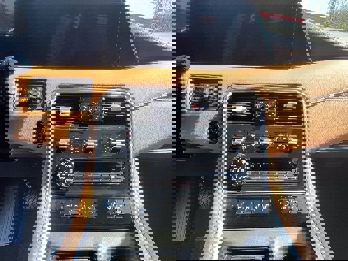 Used 2025 Nissan Armada Platinum Reserve image 12