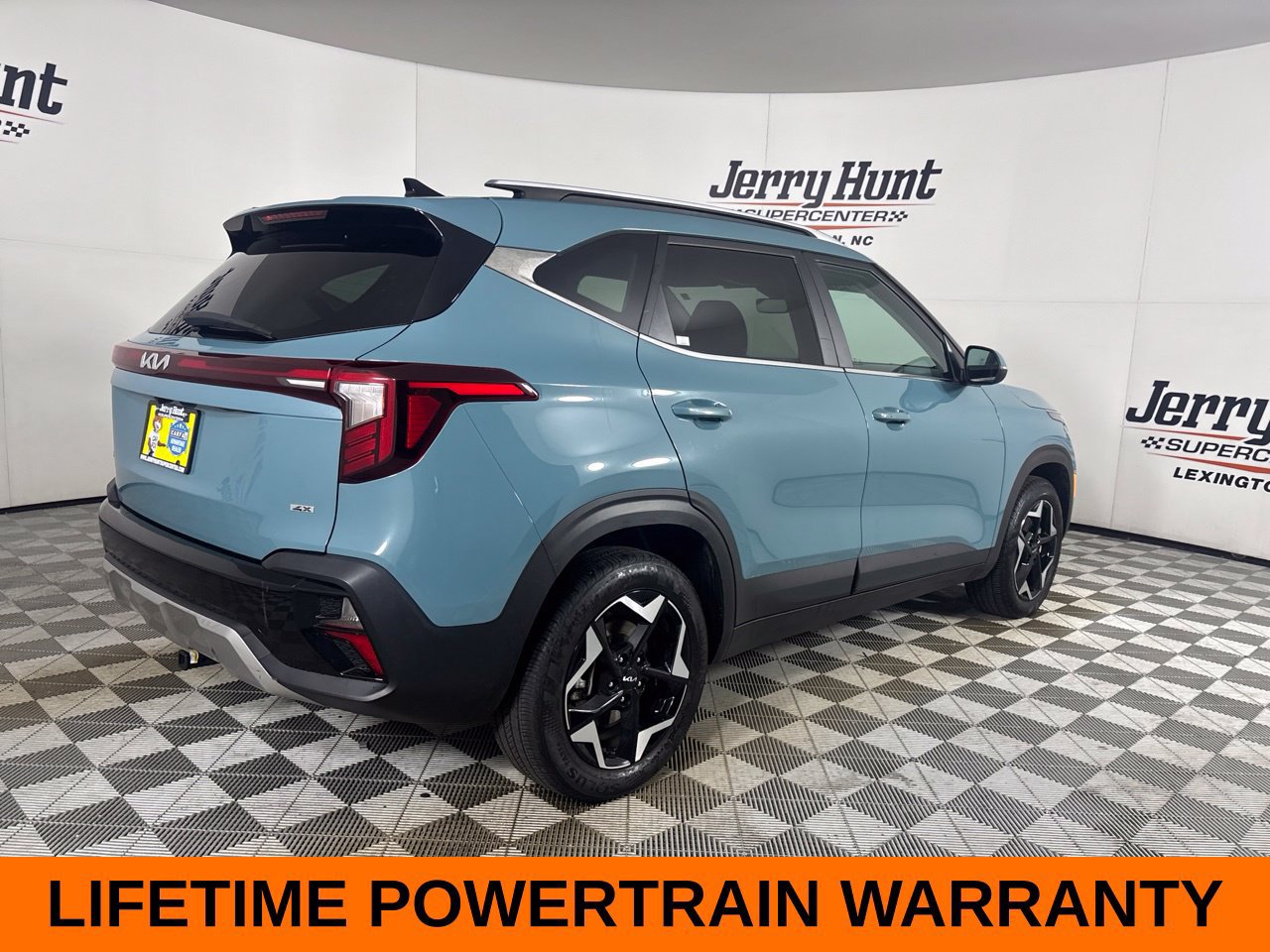 Used 2024 Kia Seltos EX AWD/4WD image 6