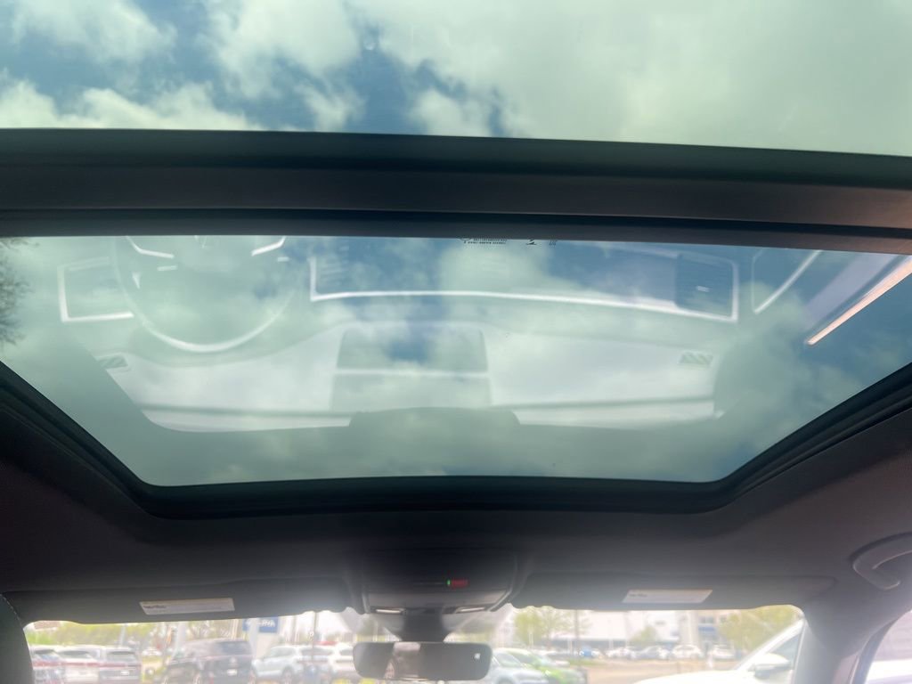 Used 2022 Volkswagen Atlas Cross Sport SEL R-Line AWD/4WD image 23