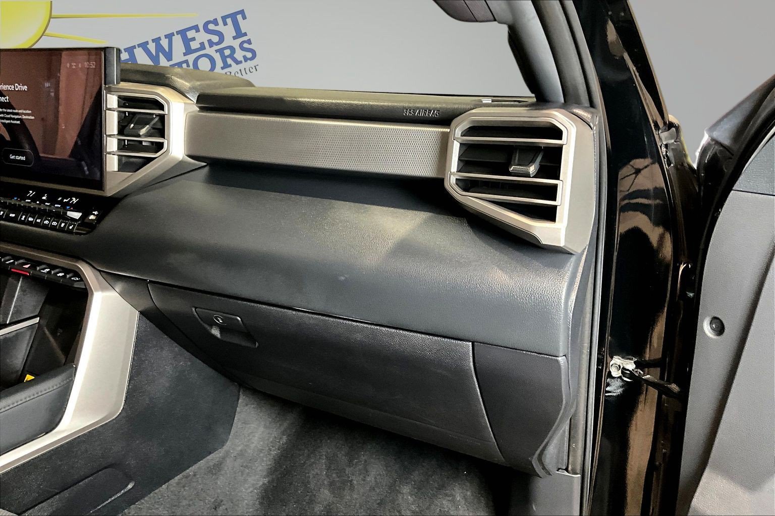 Used 2025 Toyota Tundra Limited AWD/4WD image 27