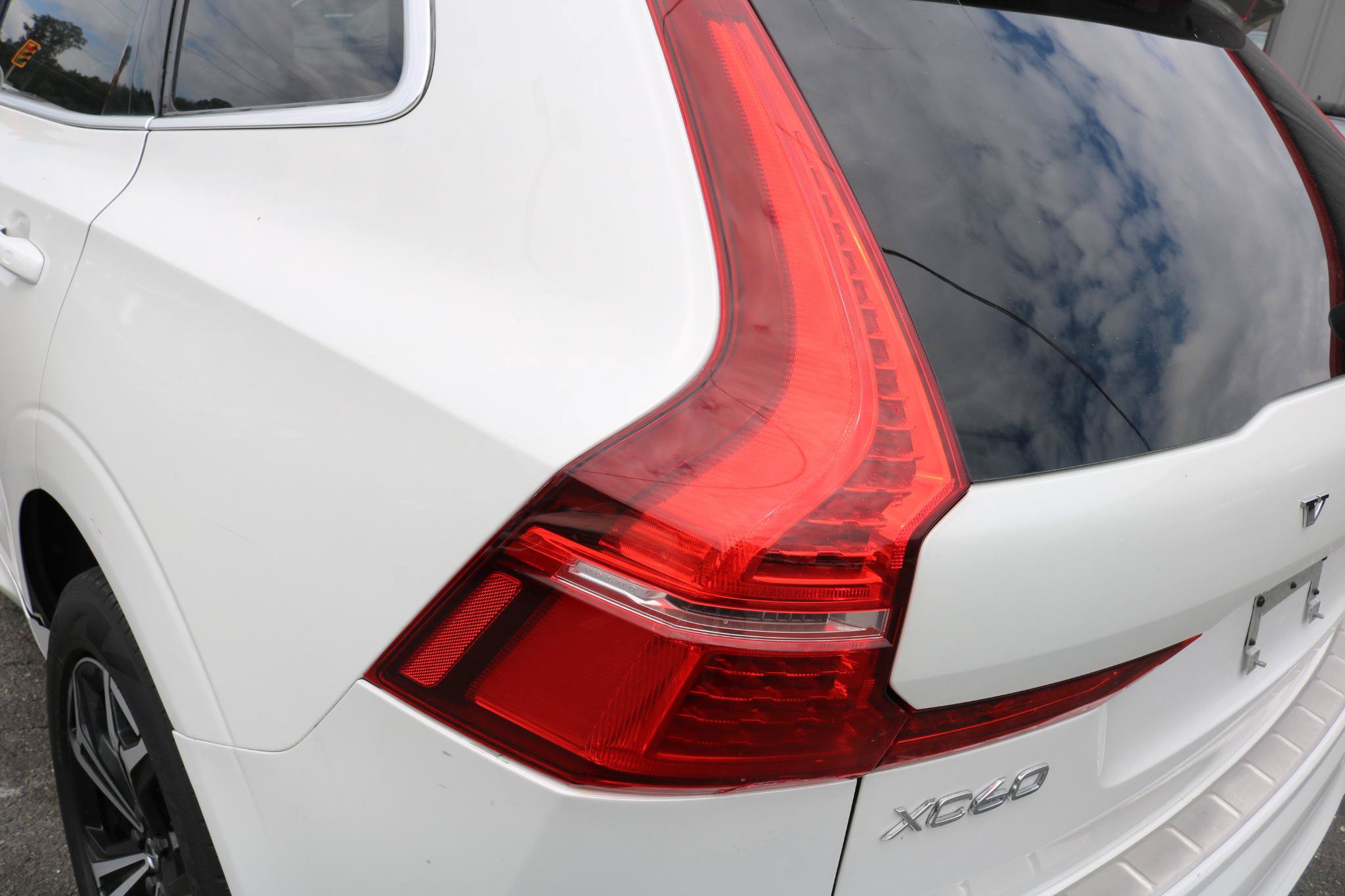 Used 2022 Volvo XC60 B5 Momentum AWD/4WD image 11