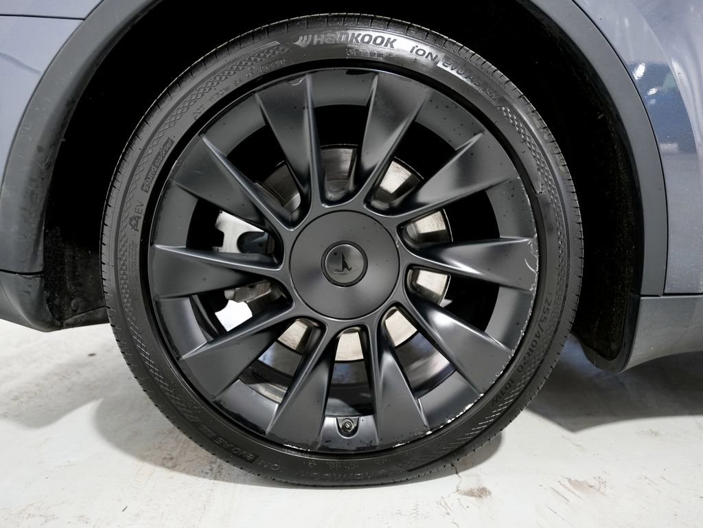 Used 2020 Tesla Model Y Long Range image 39