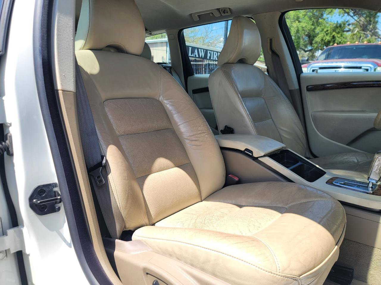 Used 2008 Volvo V70 image 18