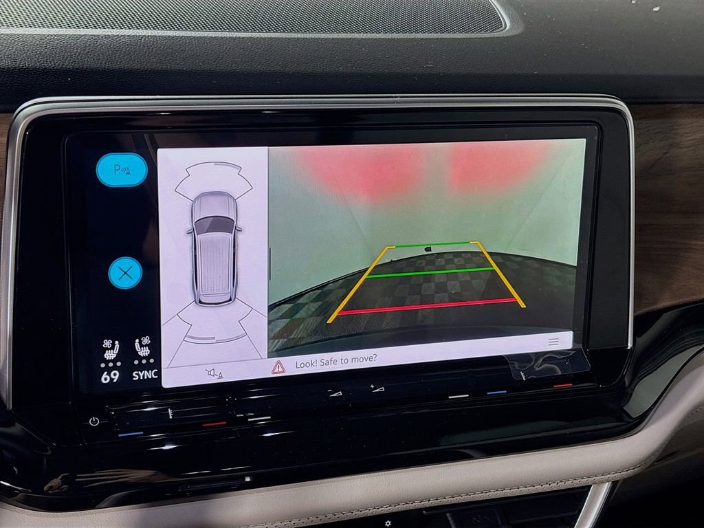 New 2025 Volkswagen Atlas SE image 16