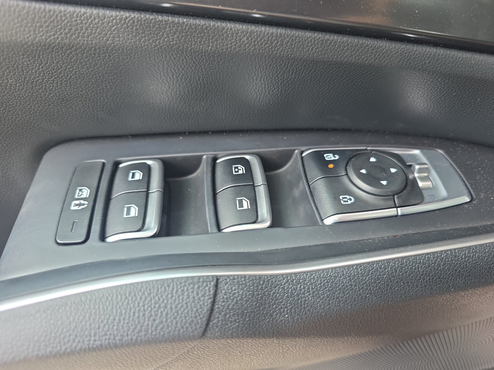 Certified 2025 Kia Sorento LX FWD image 26