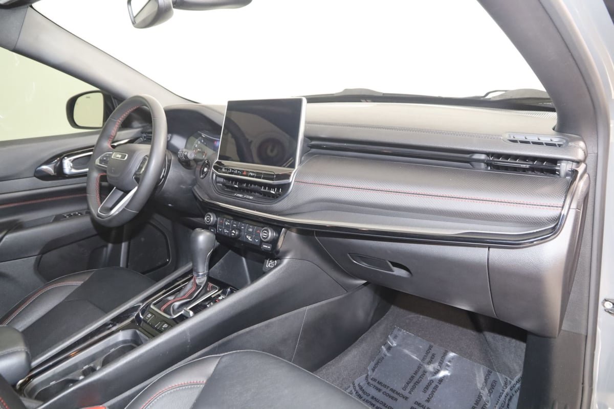 Used 2023 Jeep Compass Trailhawk w/ Trailhawk Convenience Group AWD/4WD image 40
