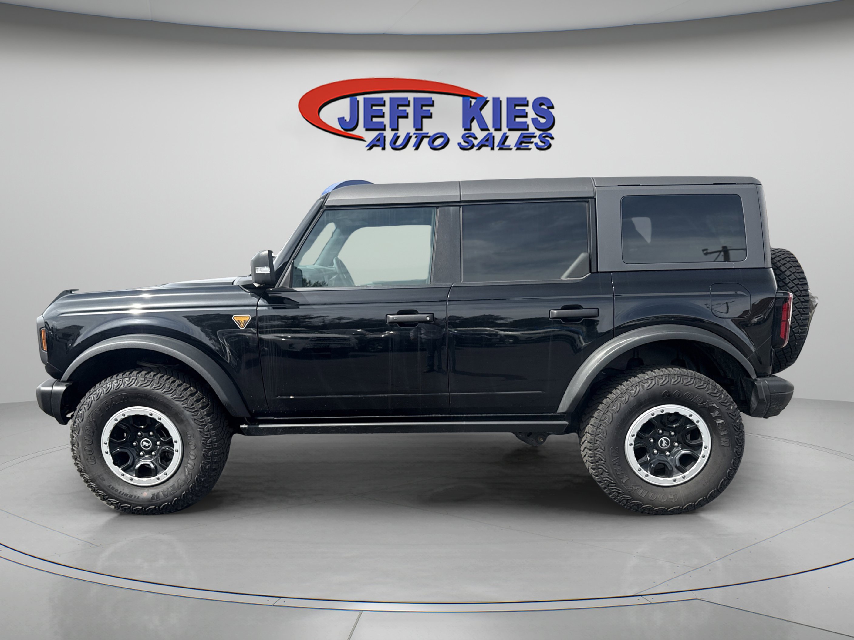 Used 2023 Ford Bronco Badlands w/ Sasquatch Package image 13