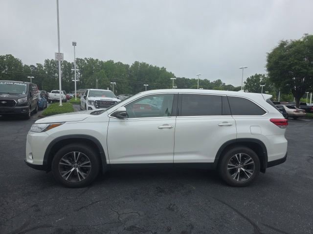Used 2019 Toyota Highlander Plus AWD/4WD image 5