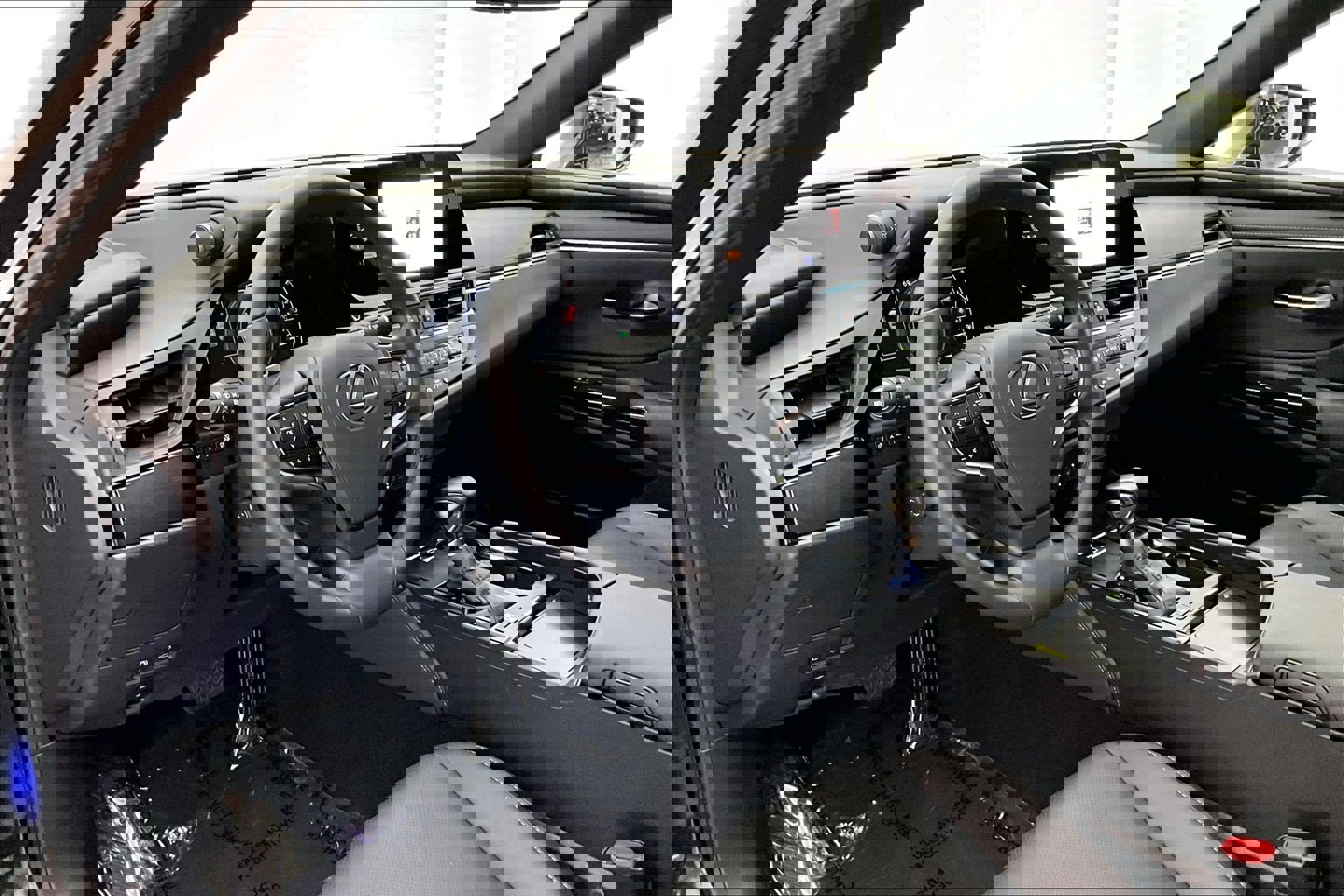 Used 2025 Lexus ES 300h w/ Premium Package image 18