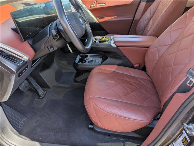 Used 2024 BMW iX xDrive50 w/ Premium Package AWD/4WD image 17