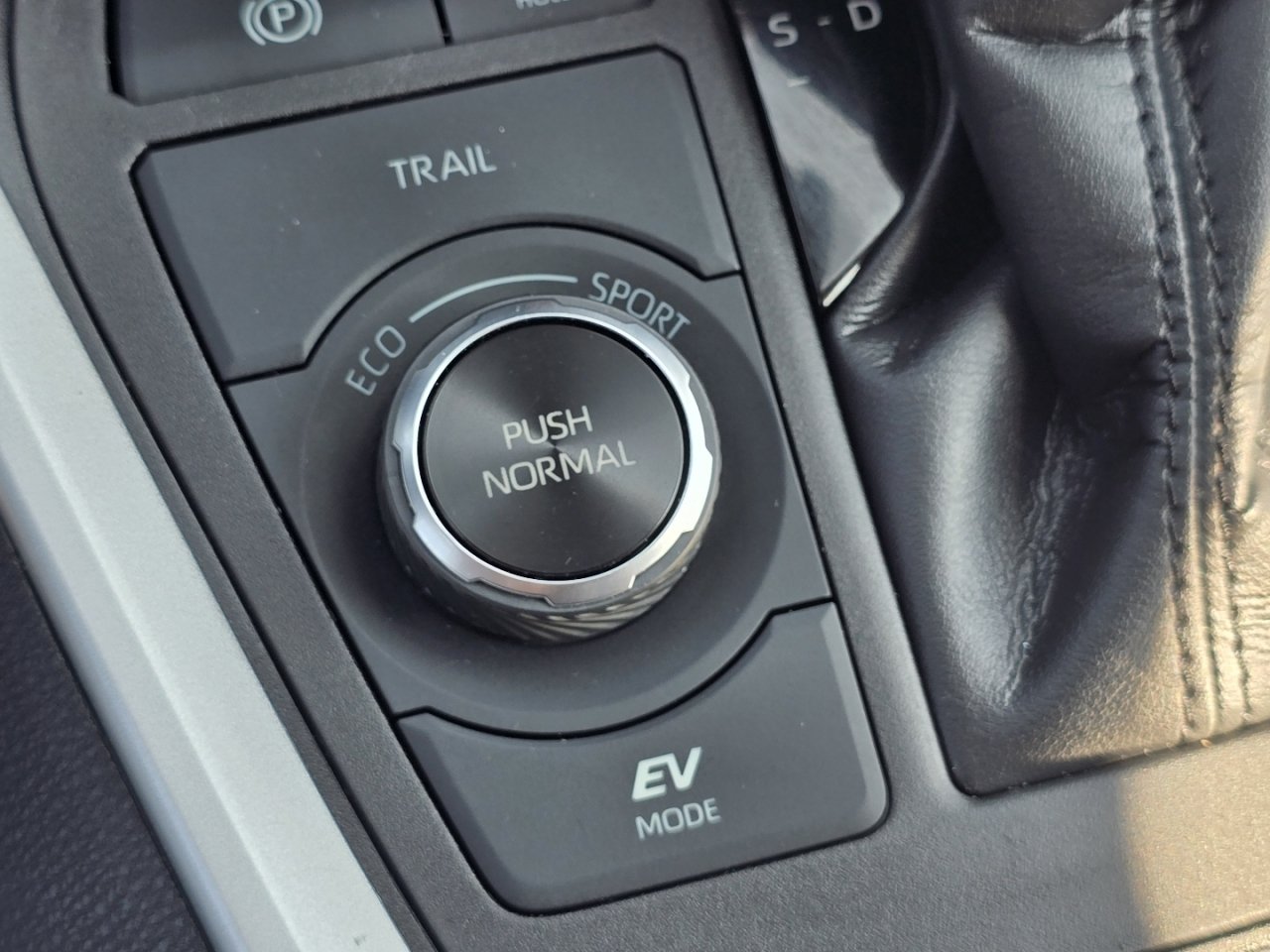 Certified 2023 Toyota RAV4 XLE w/ XLE Grade Weather Package AWD/4WD image 6
