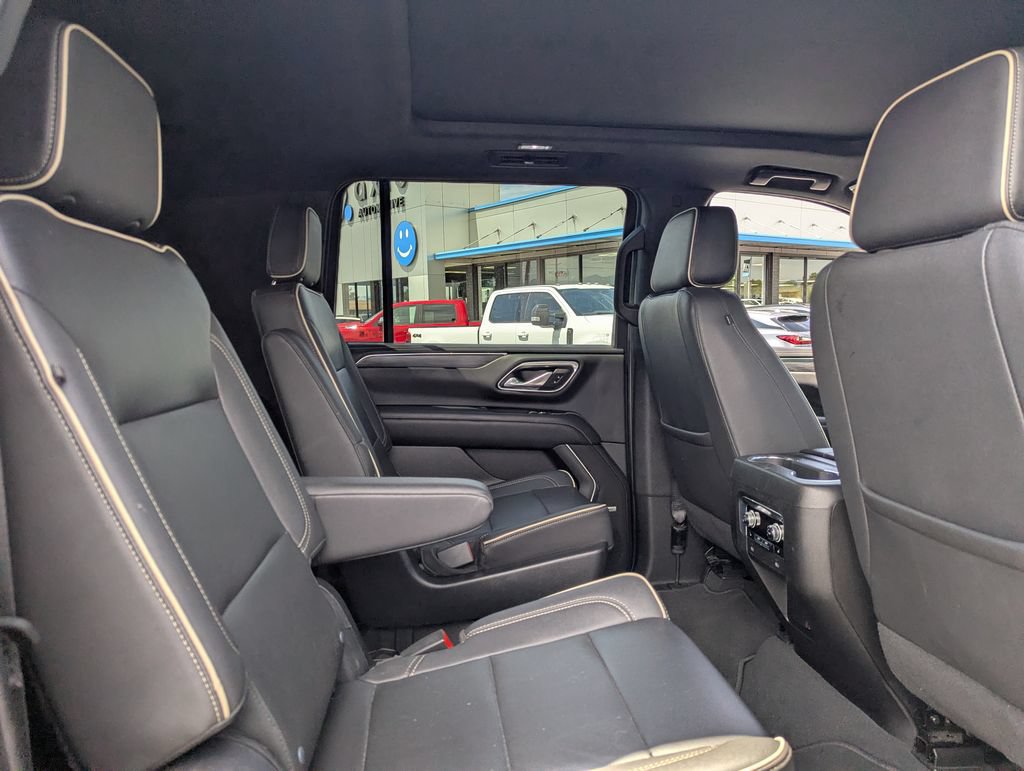 Used 2023 GMC Yukon XL SLT w/ SLT Premium Package AWD/4WD image 33