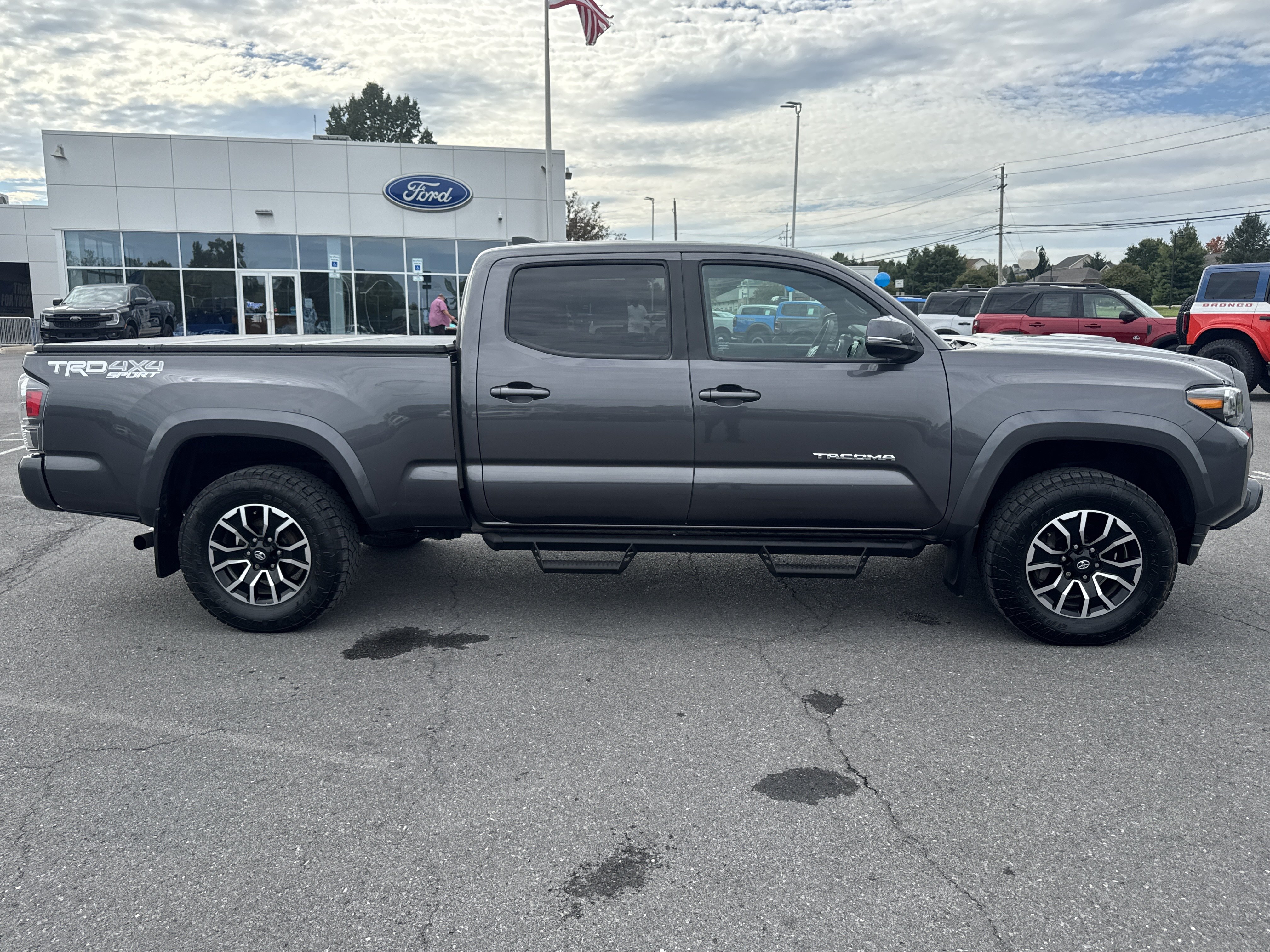 Used 2021 Toyota Tacoma TRD Sport AWD/4WD image 2