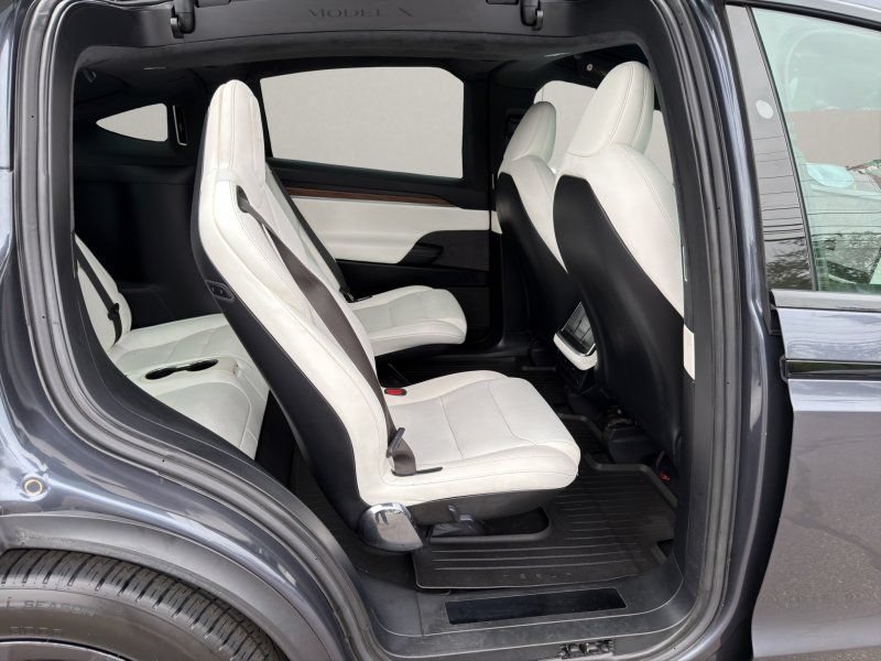 Used 2023 Tesla Model X AWD/4WD image 12