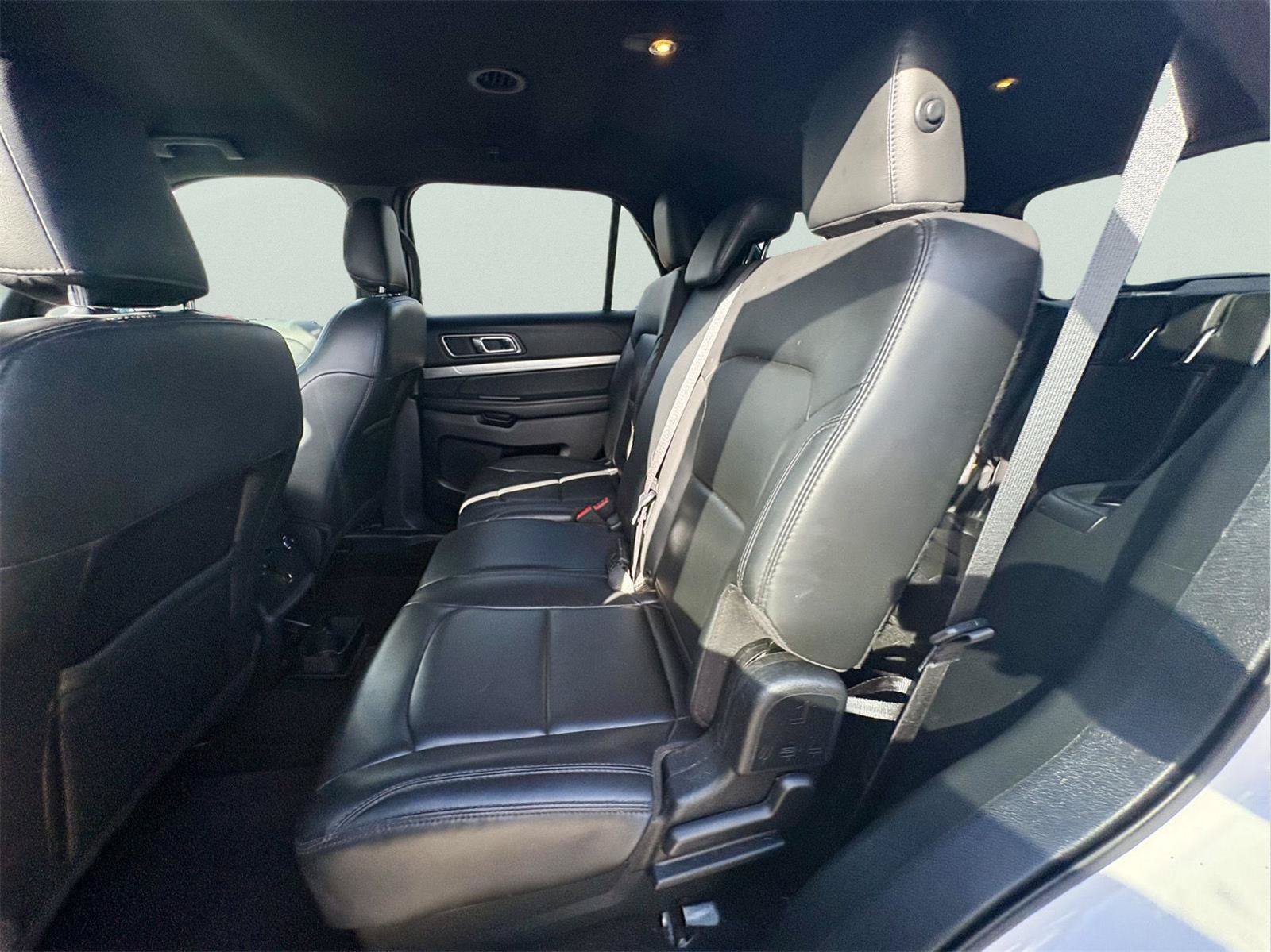 Used 2019 Ford Explorer XLT w/ Equipment Group 202A FWD image 9