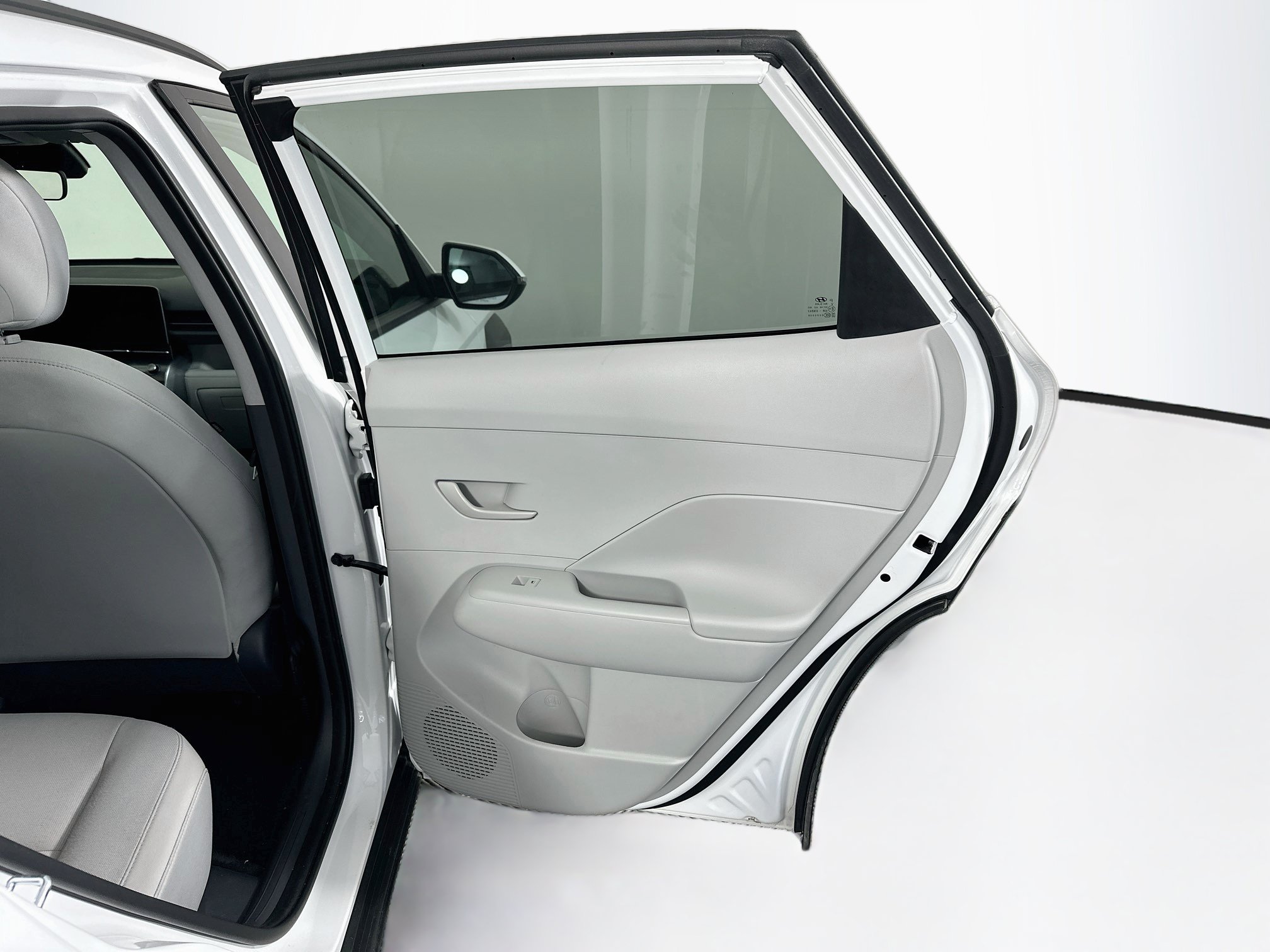 Used 2025 Hyundai Kona SEL FWD image 31