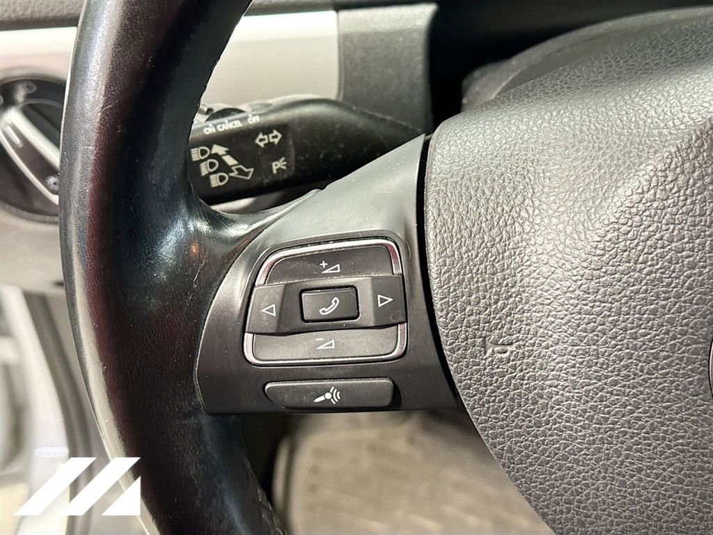 Used 2013 Volkswagen Jetta SE FWD image 12