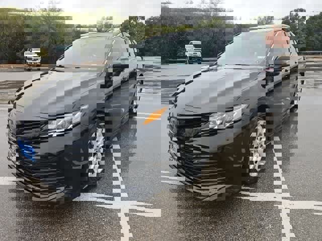 Used 2020 Toyota Camry LE image 1