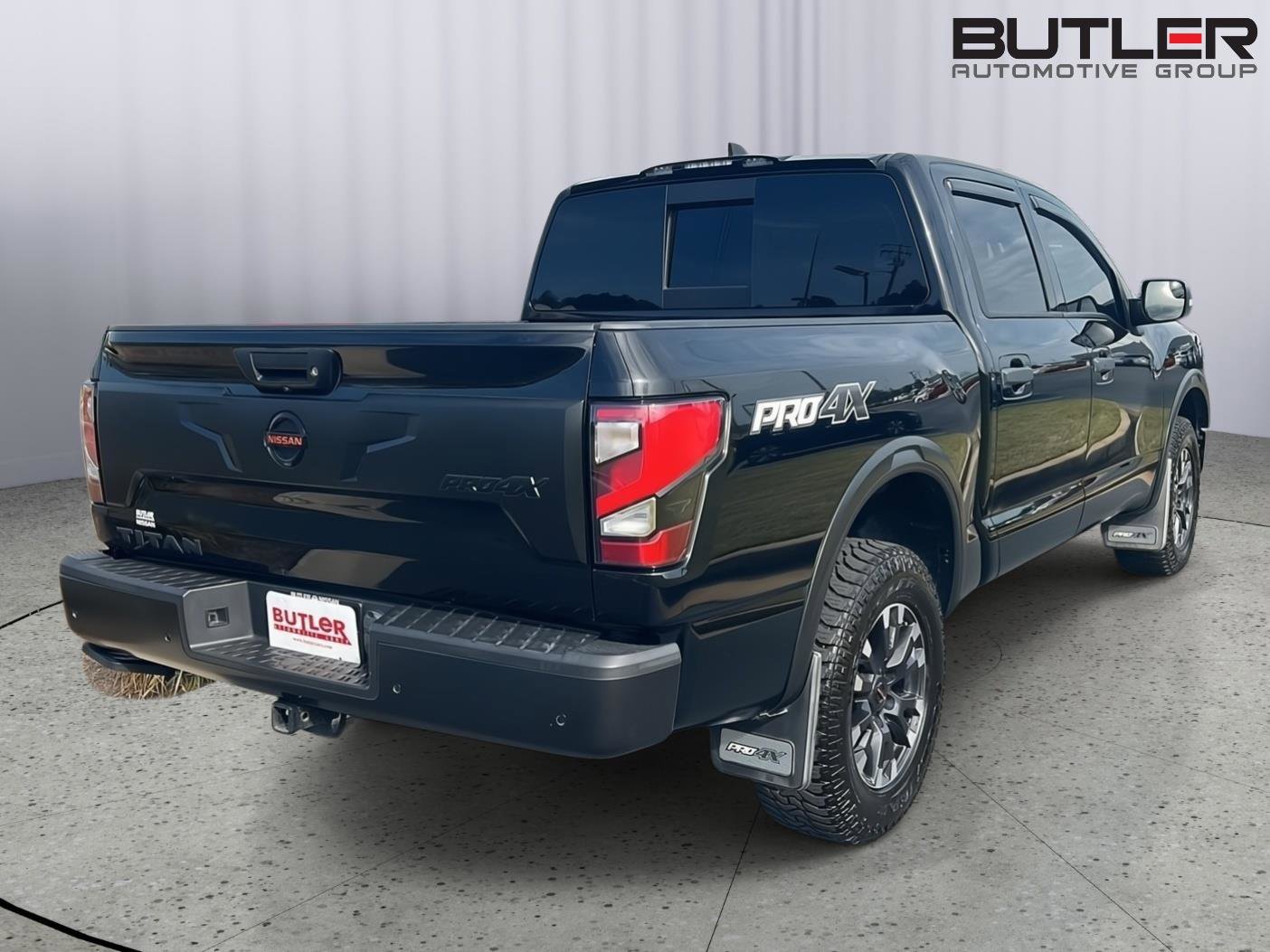 Used 2022 Nissan Titan PRO-4X w/ Pro-4x Convenience Package image 6