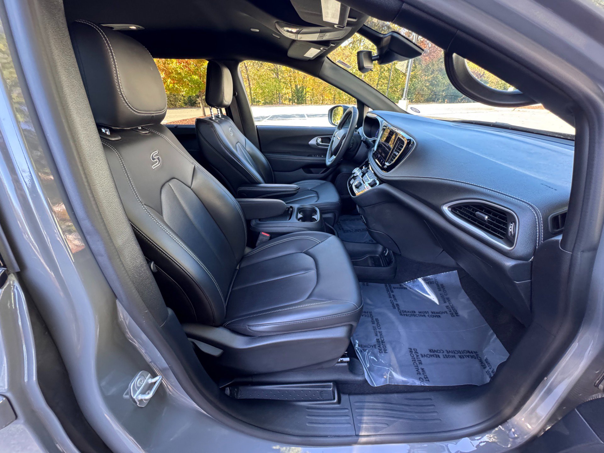 Used 2023 Chrysler Pacifica Touring-L w/ S Appearance Package image 43