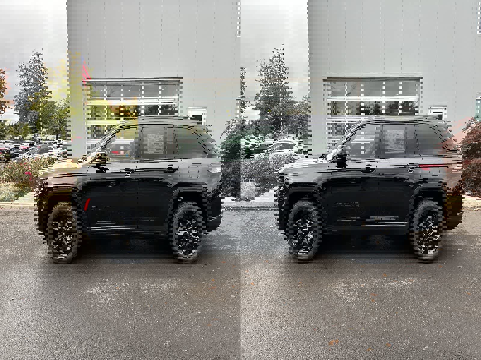 New 2025 Jeep Grand Cherokee Limited w/ Luxury Tech Group II image 2