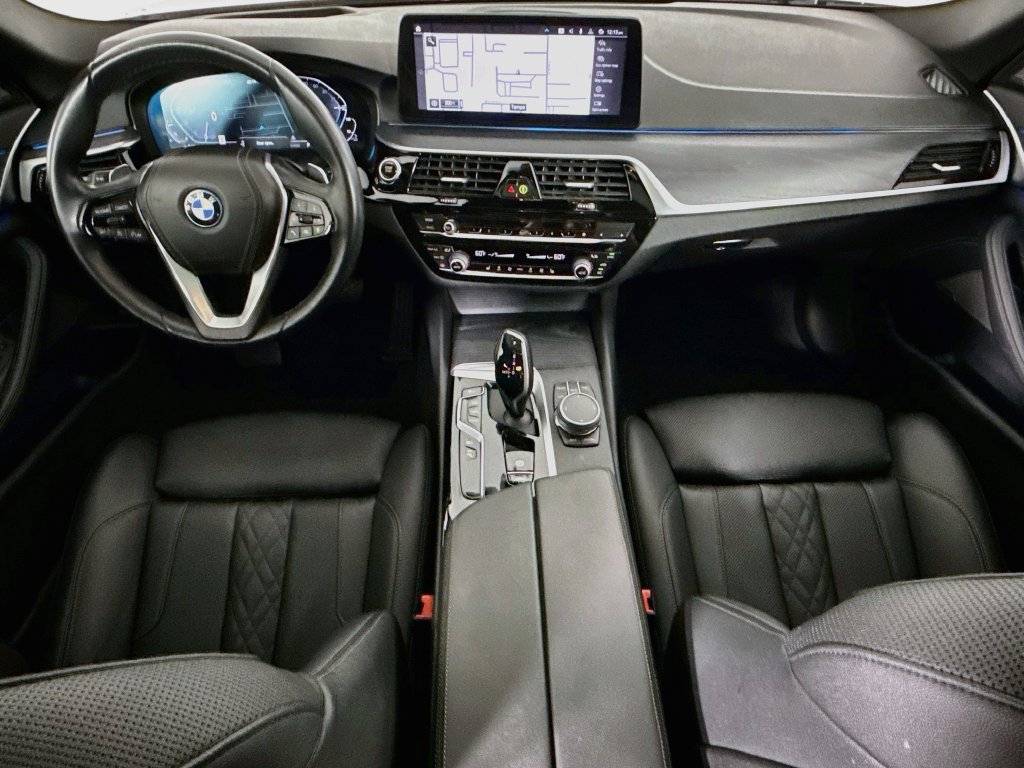 Used 2022 BMW 530e RWD image 13