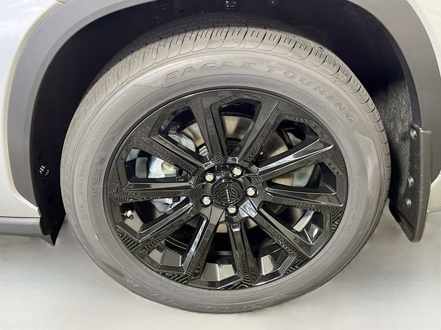 New 2025 Toyota Highlander Limited image 11