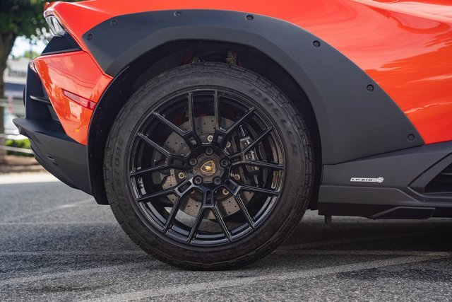 Used 2023 Lamborghini Huracan Sterrato image 17