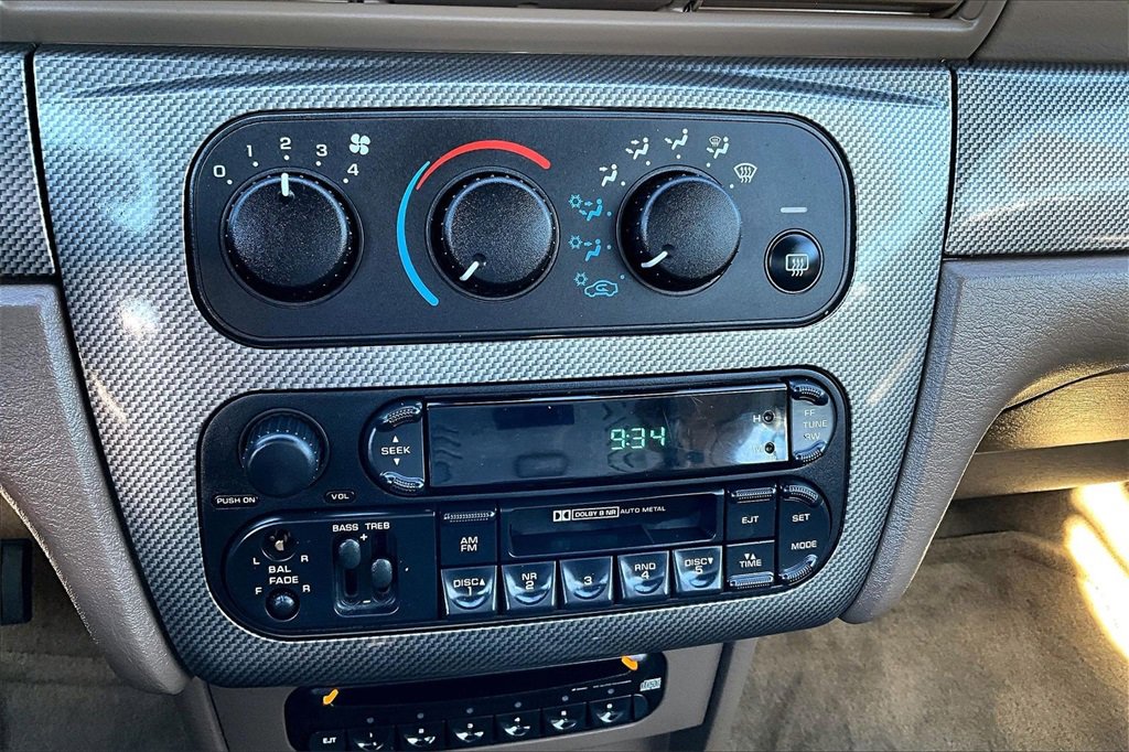 Used 2004 Chrysler Sebring LXi image 24