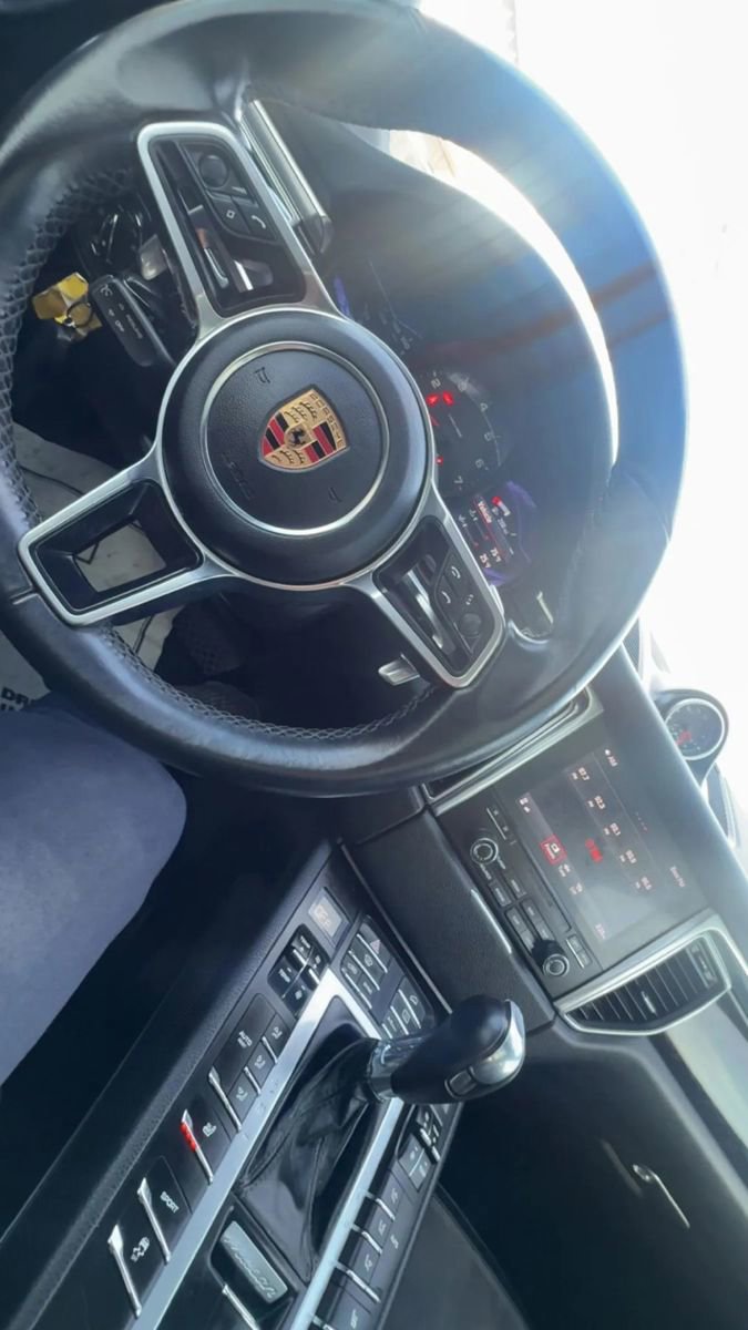 Used 2018 Porsche Macan Sport Edition AWD/4WD image 4