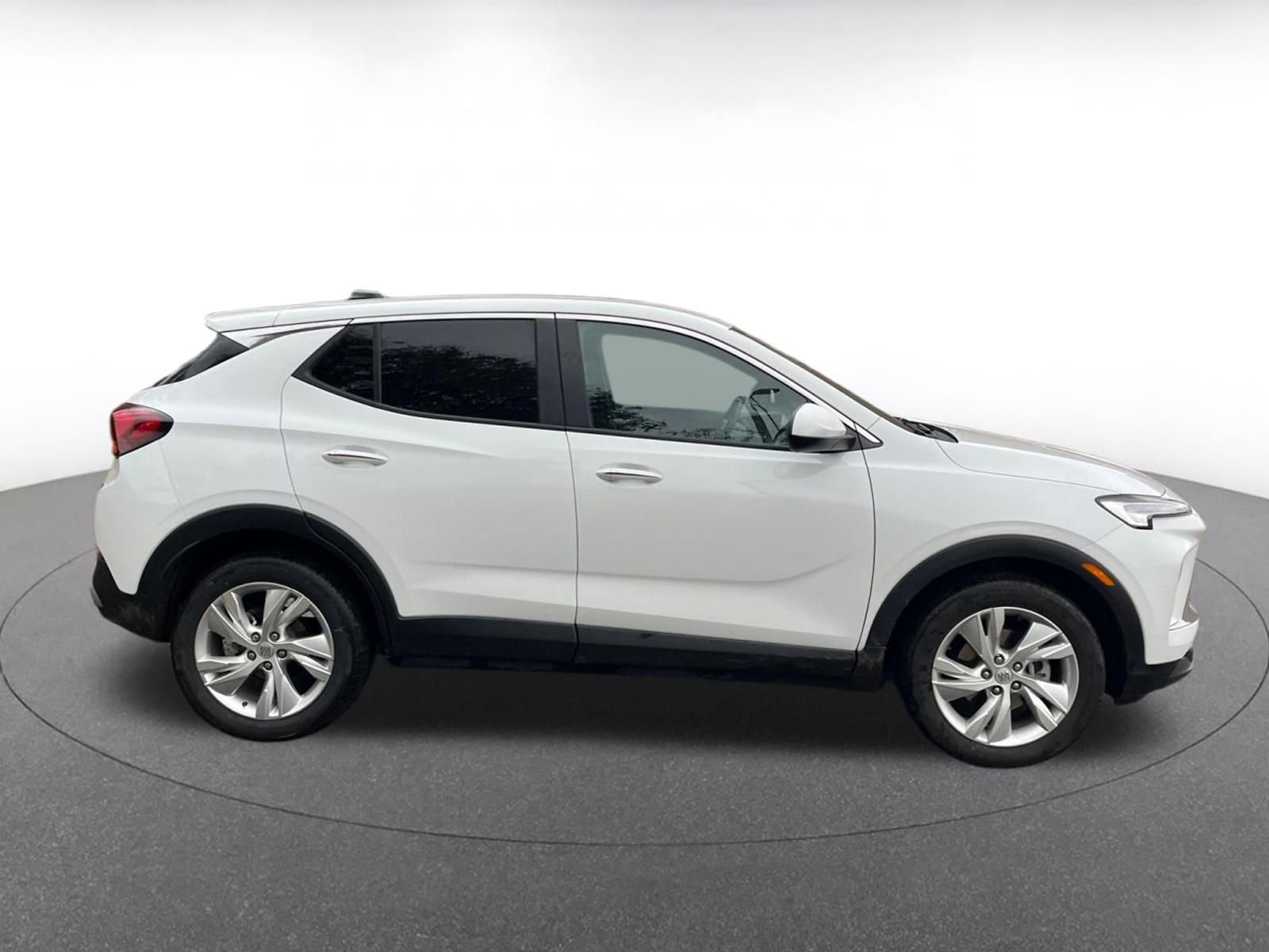 Used 2023 Nissan Rogue SV image 16