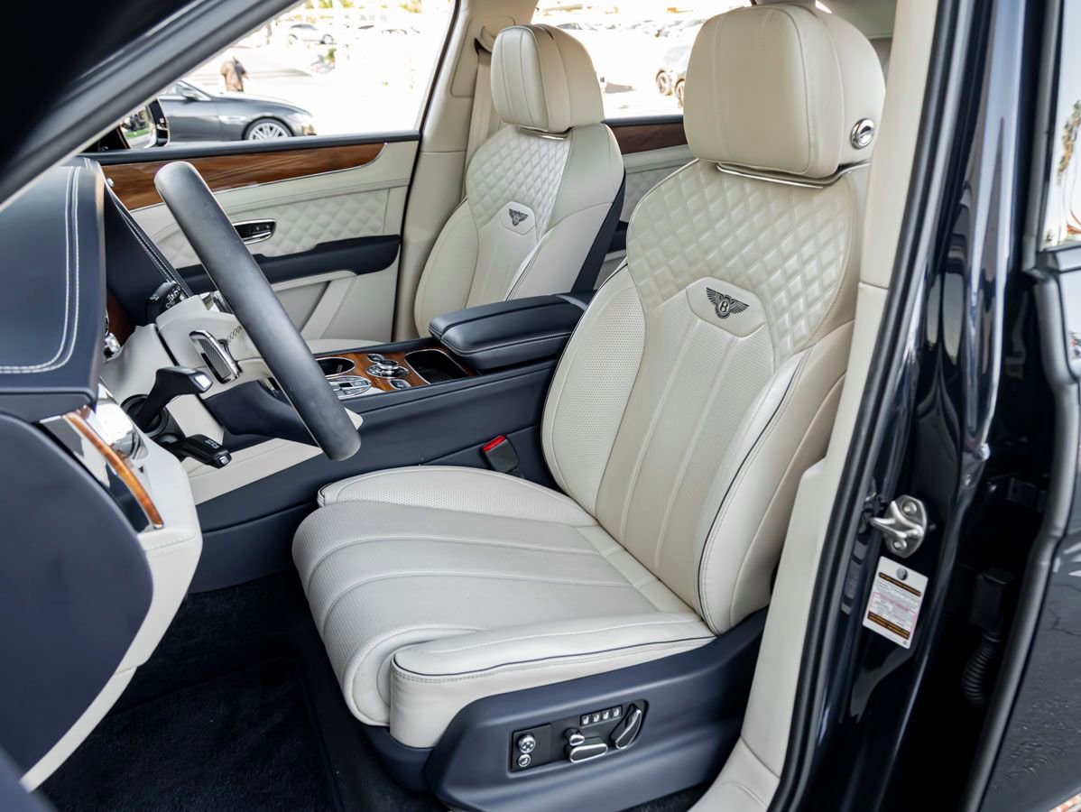 Used 2023 Bentley Bentayga AWD/4WD image 15