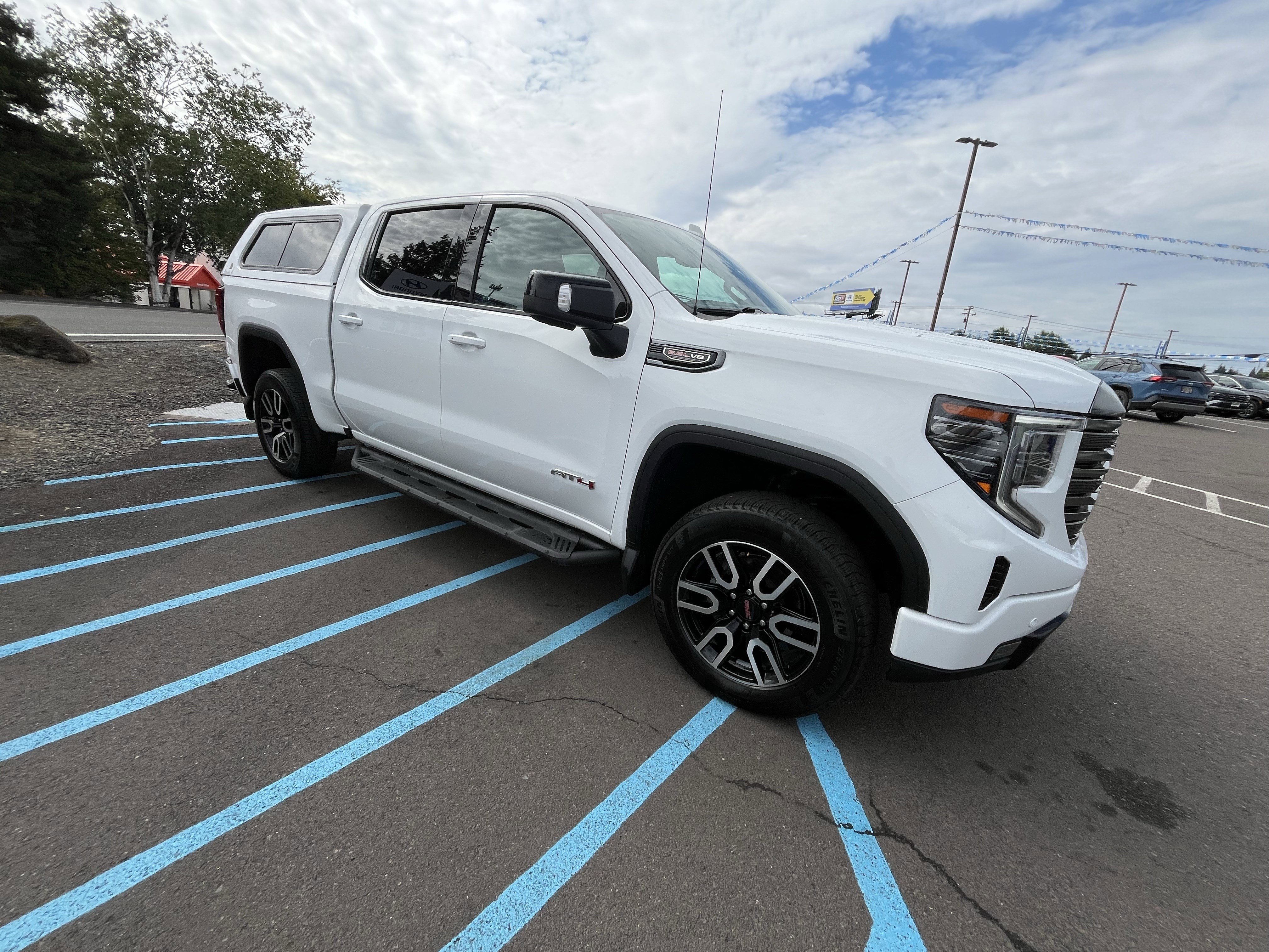 Used 2023 GMC Sierra 1500 AT4 w/ Technology Package image 8